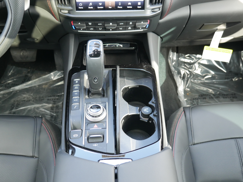 2024 Maserati Levante GT photo 22