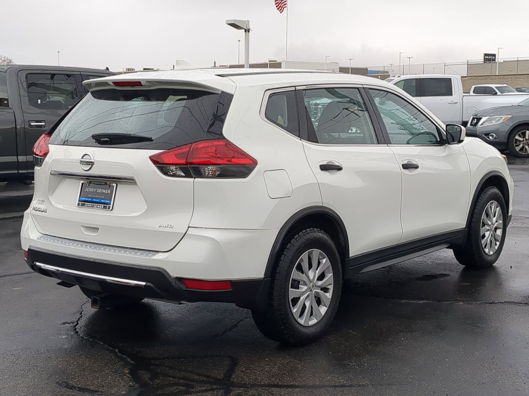 2017 Nissan Rogue S photo 4