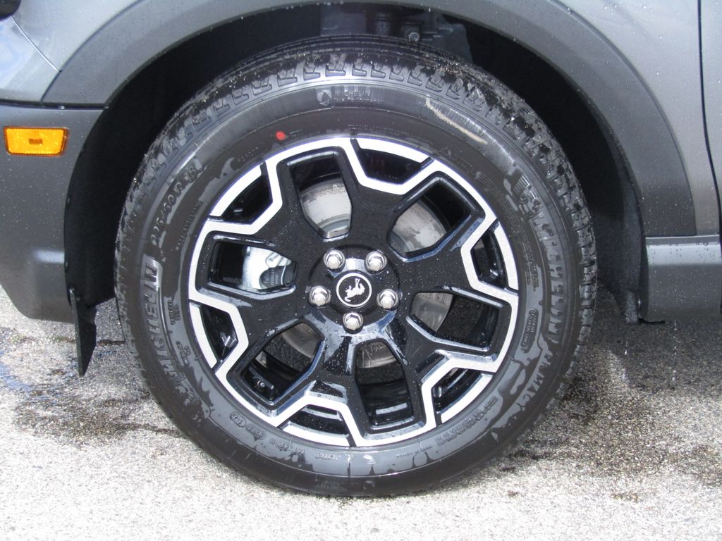 2025 Ford Bronco Sport Outer Banks photo 4