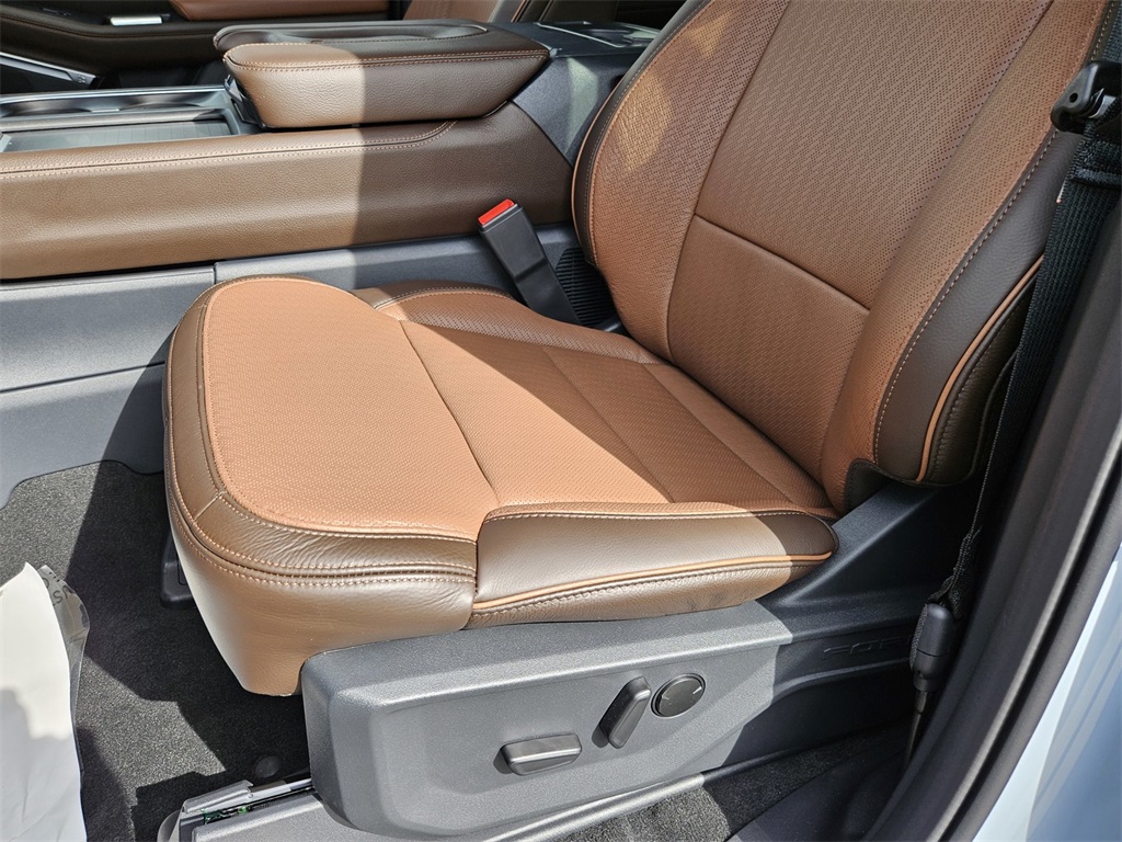 2025 Ford Expedition King Ranch photo 13