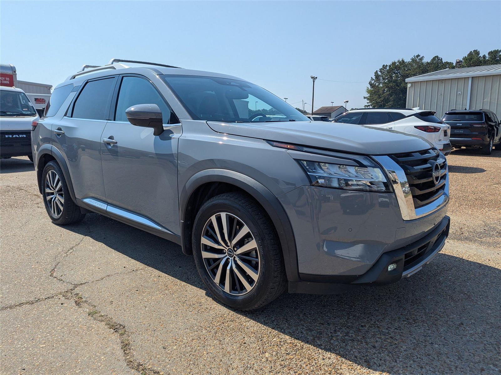 2022 Nissan Pathfinder Platinum photo 7