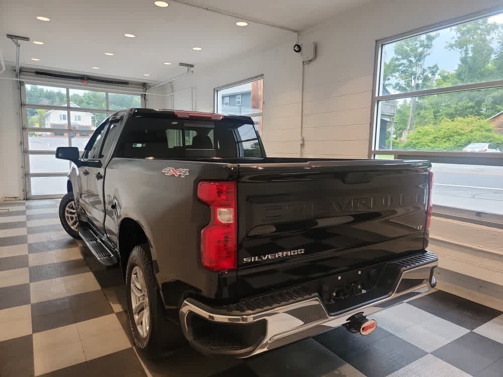 2019 Chevrolet Silverado 1500 LT photo 2