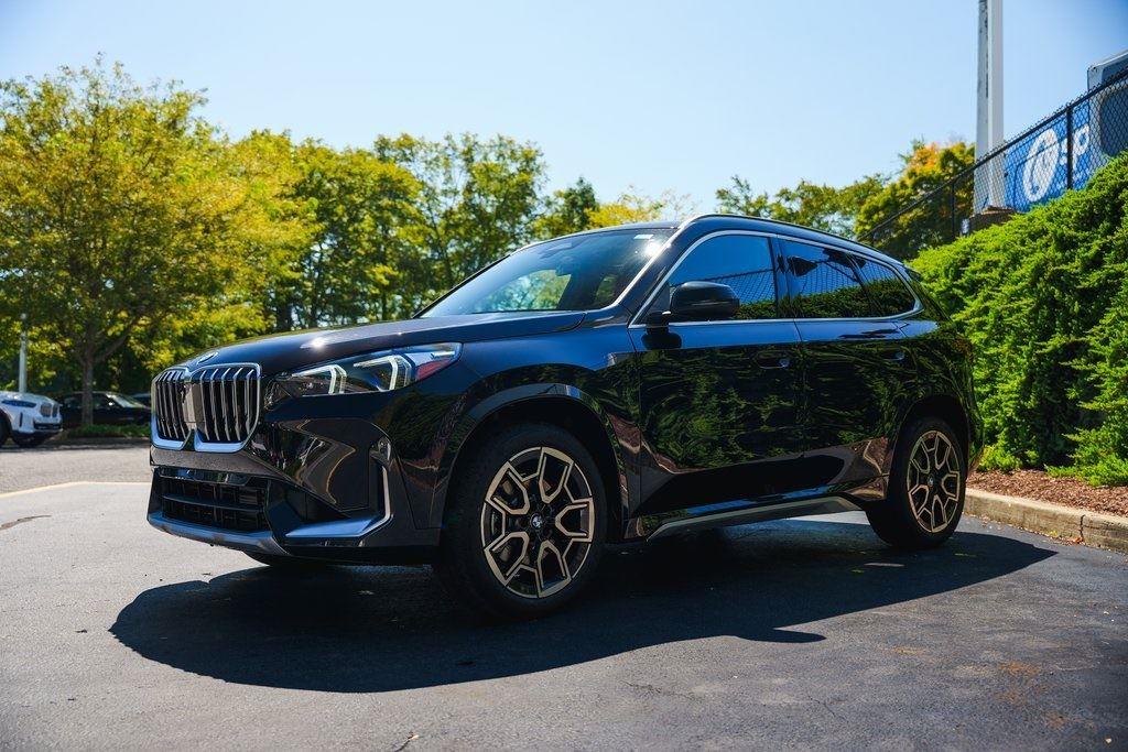 Used 2025 Black Sapphire Metallic BMW xDrive28i image 4