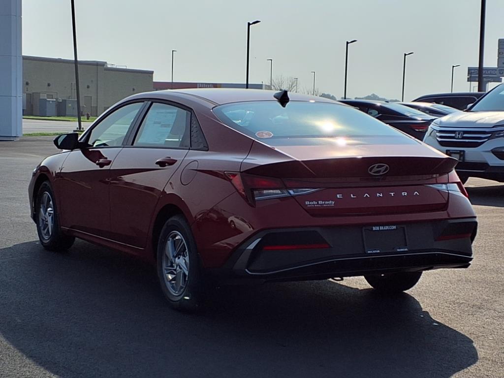 2025 Hyundai Elantra SE photo 10