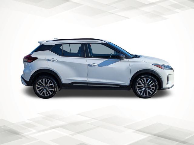 2024 Nissan Kicks SR photo 2