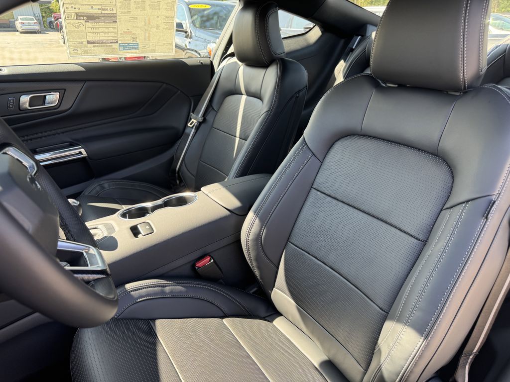 2025 Ford Mustang GT Premium photo 16