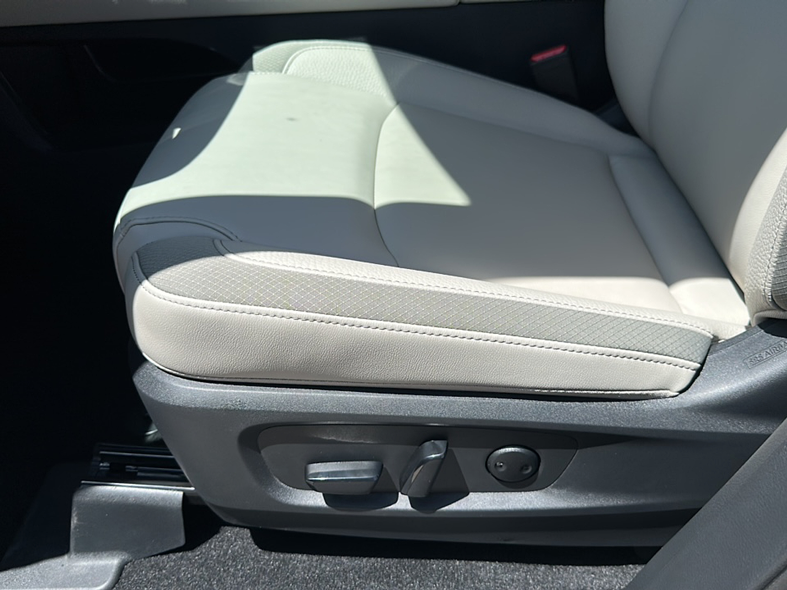 2025 Nissan Pathfinder SL photo 6