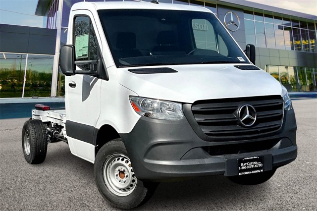 2024 Mercedes-Benz Sprinter 3500 Cab Chassis 144 WB