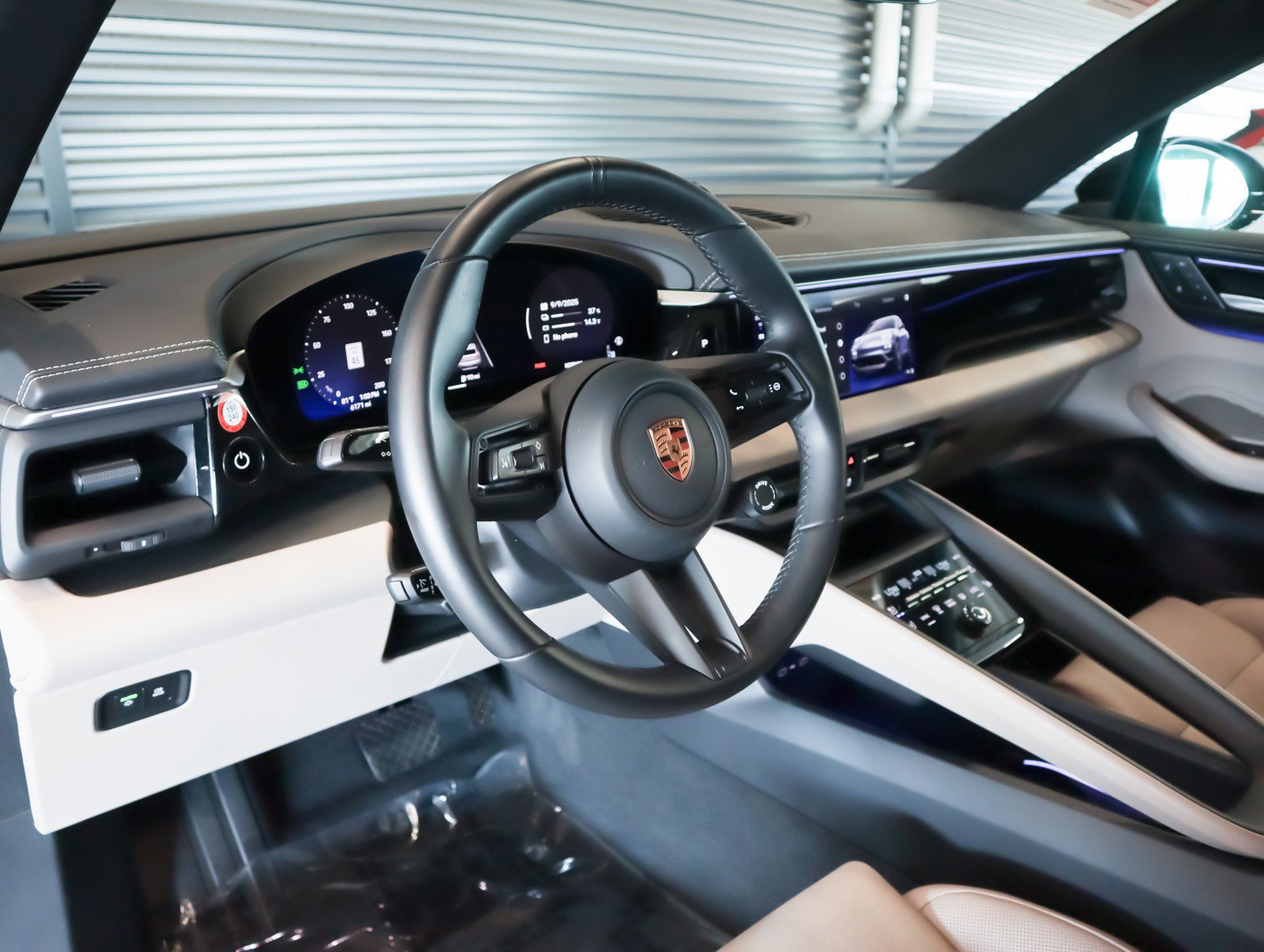 2025 Porsche Macan Electric photo 4