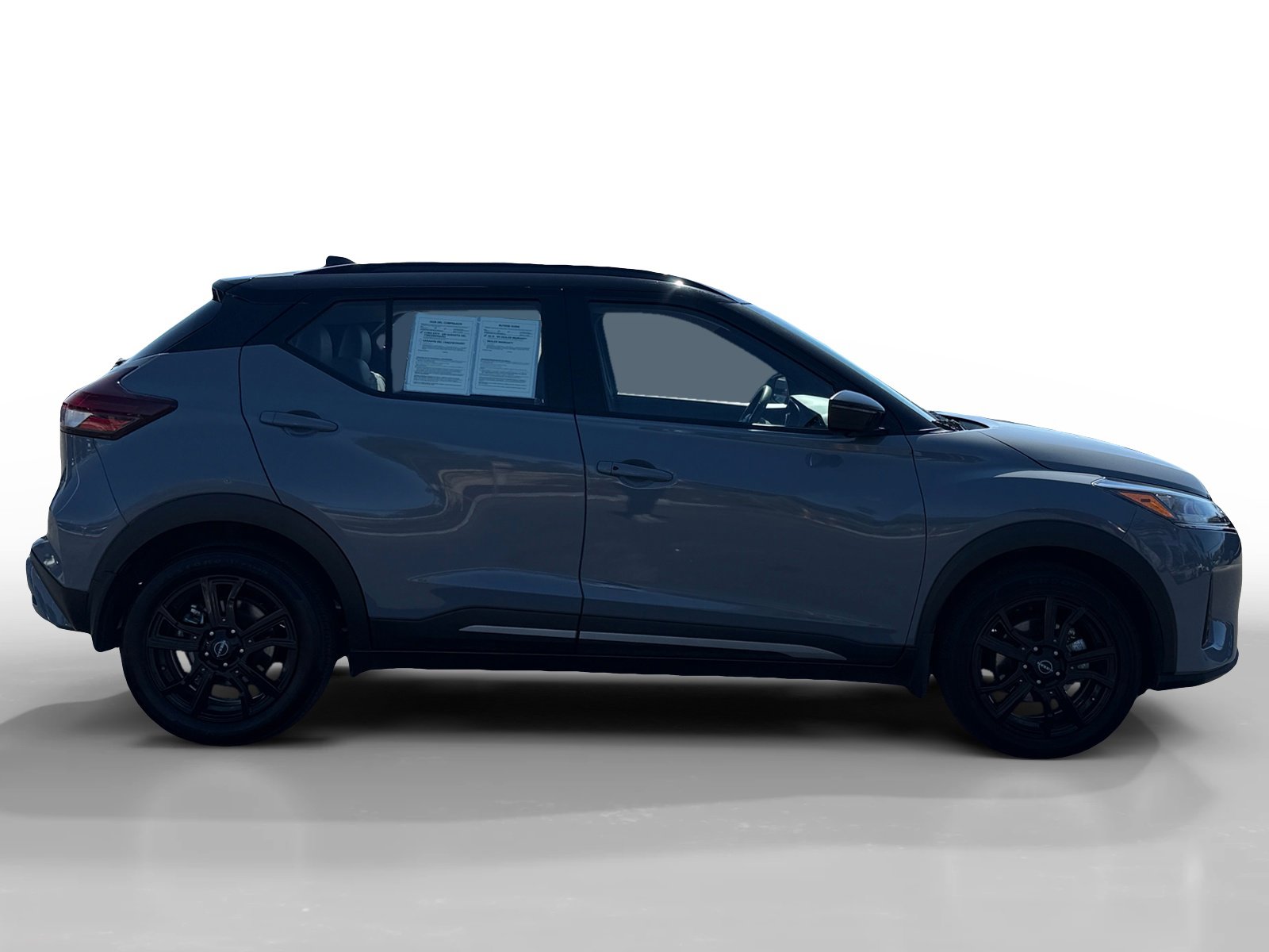 2023 Nissan Kicks SR photo 3