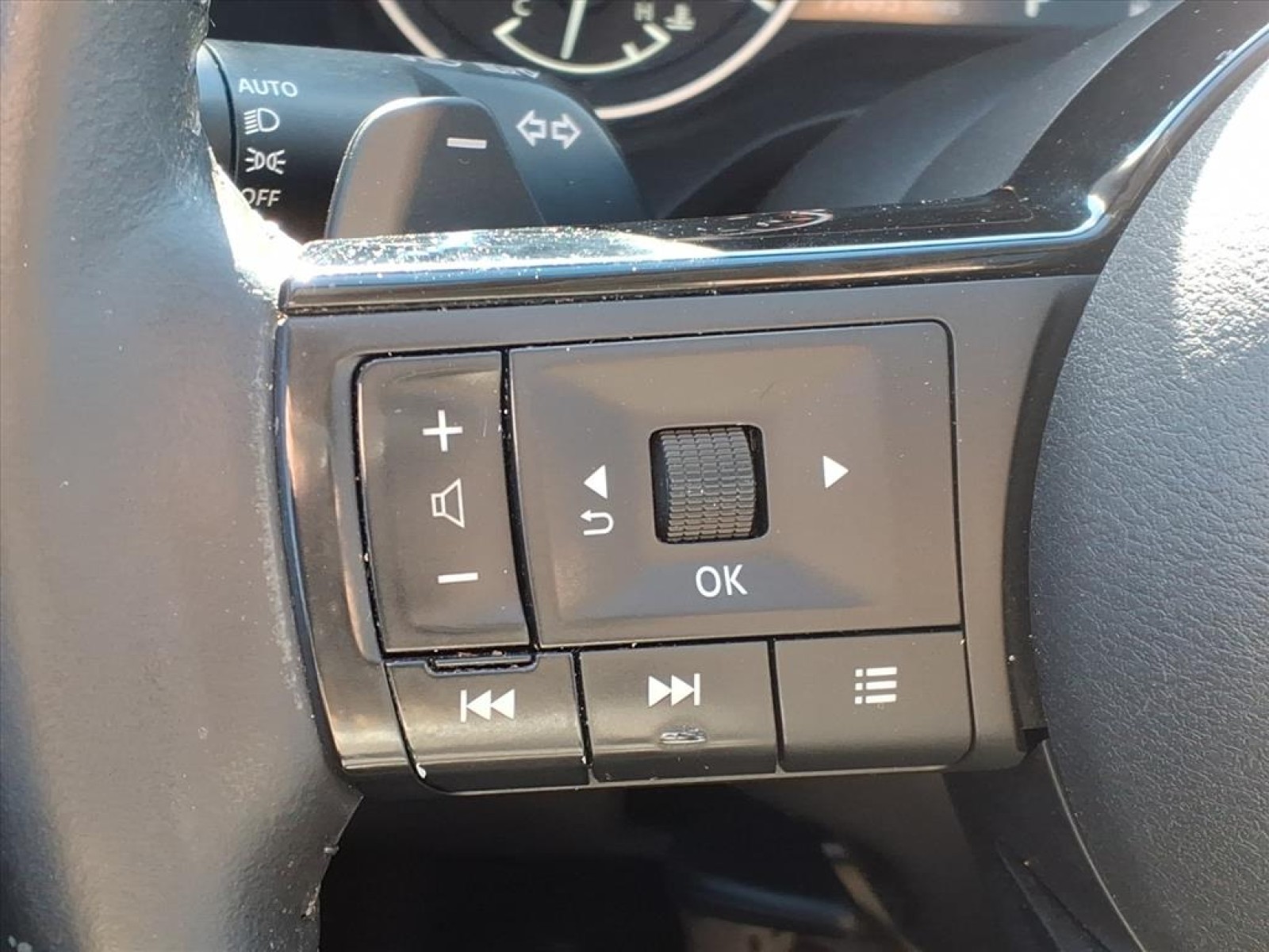 2022 Nissan Rogue SV Silver at Robbins Nissan