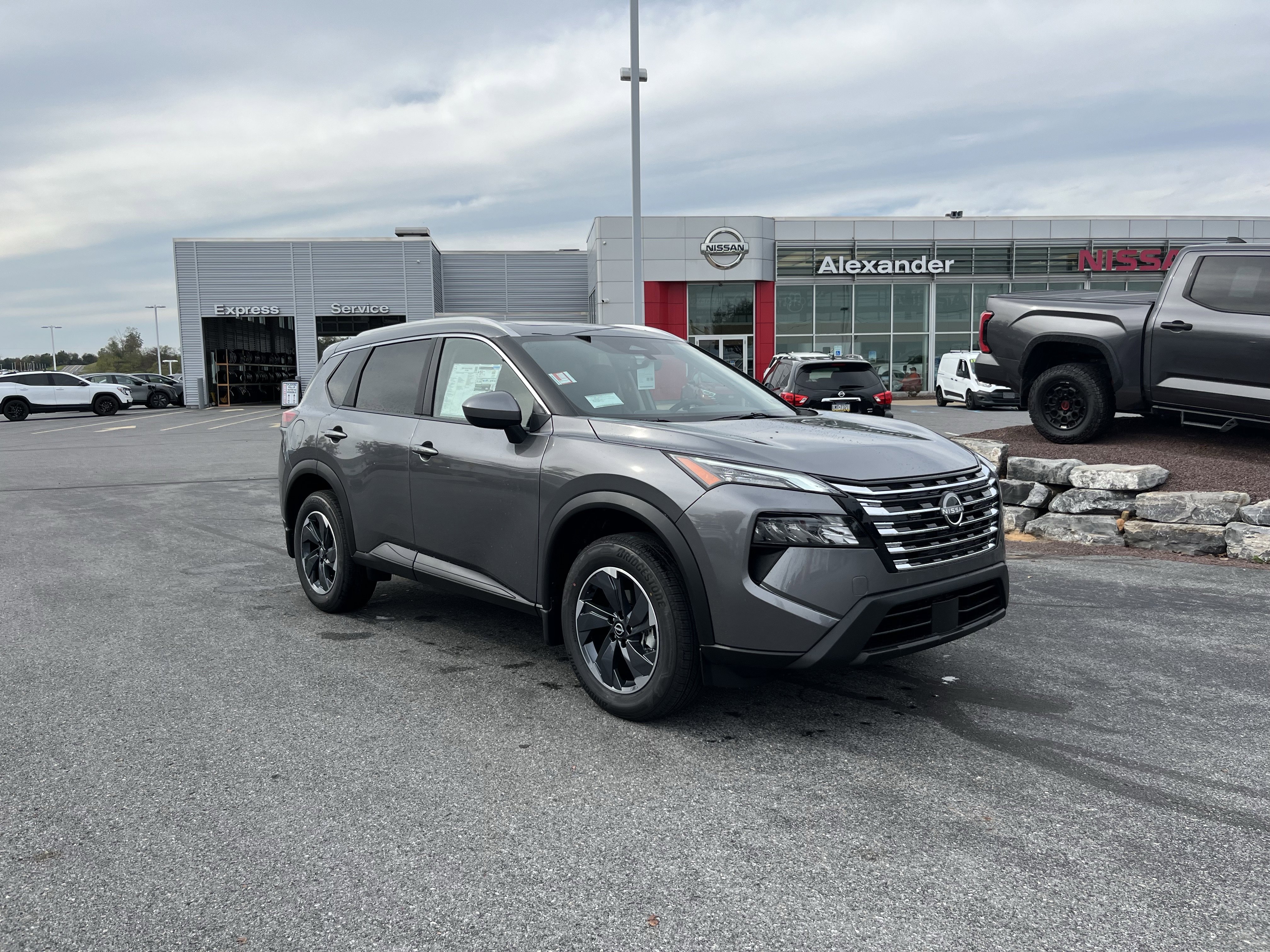 2026 Nissan Rogue SV's photo