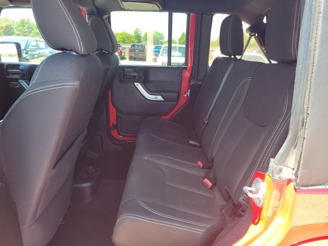2018 Jeep Wrangler Unlimited Sahara photo 13
