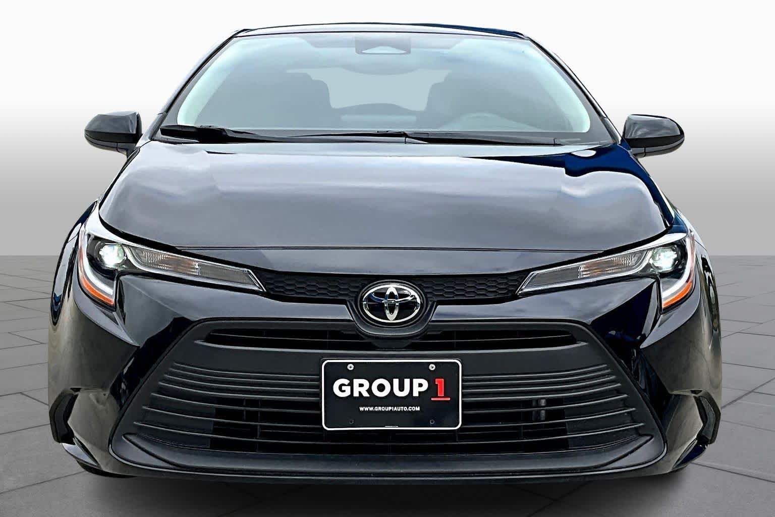 2025 Toyota Corolla LE photo 3