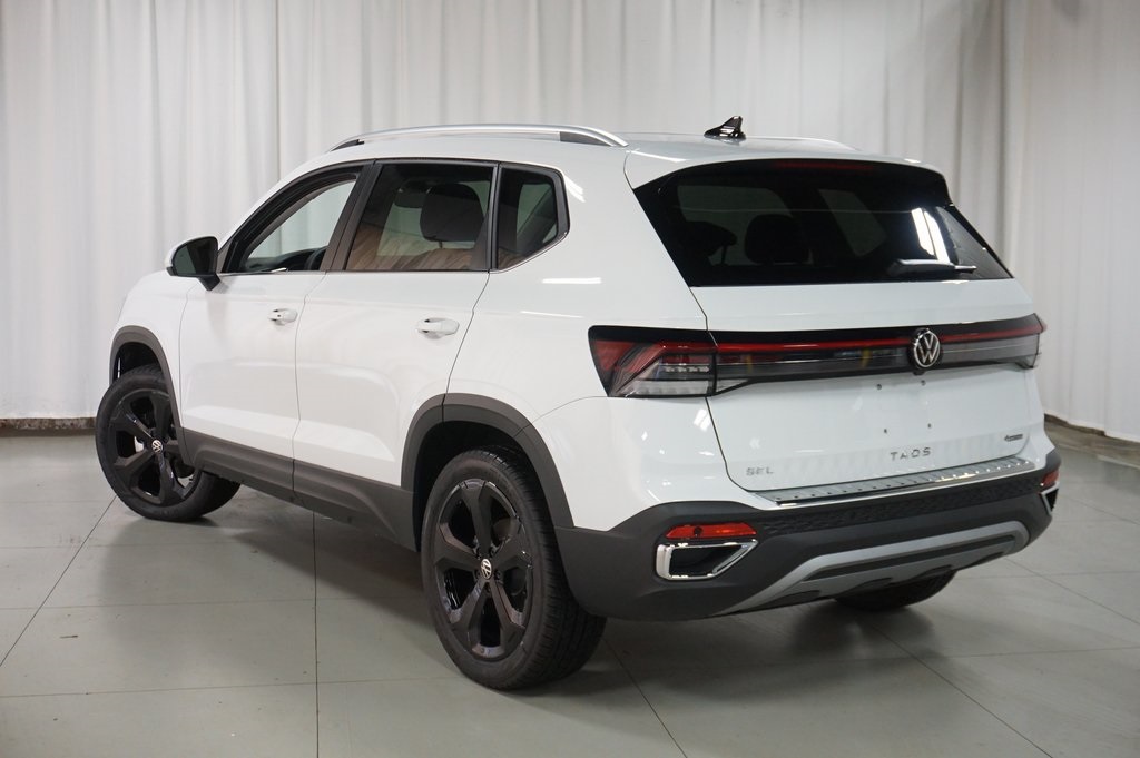 2025 Volkswagen Taos SEL photo 6