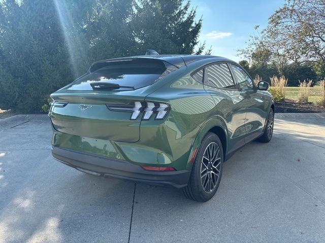 2025 Ford Mustang Mach-E Premium photo 5