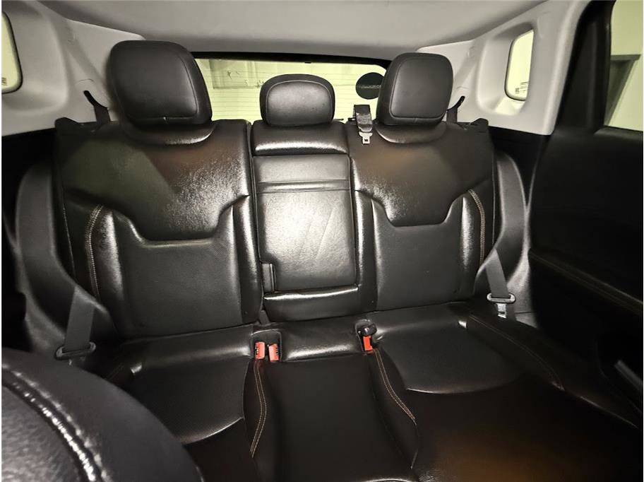 Used 2019 Diamond Black Crystal Pearlcoat Jeep Limited image 31