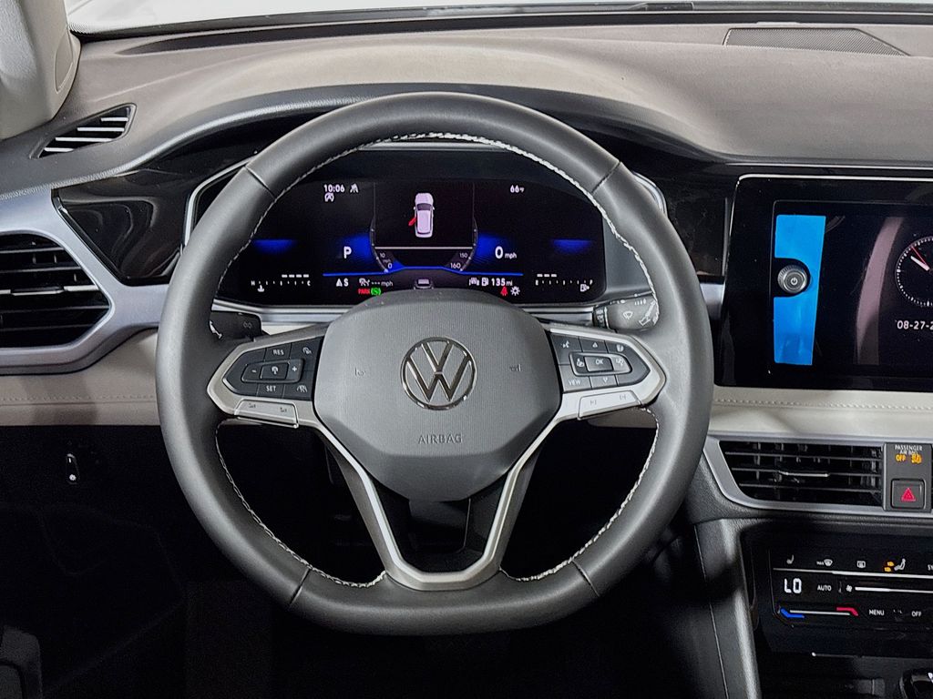 2025 Volkswagen Taos SE photo 9