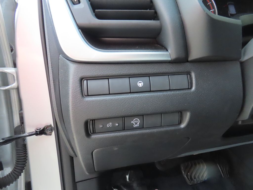 2023 Nissan Rogue SV photo 10