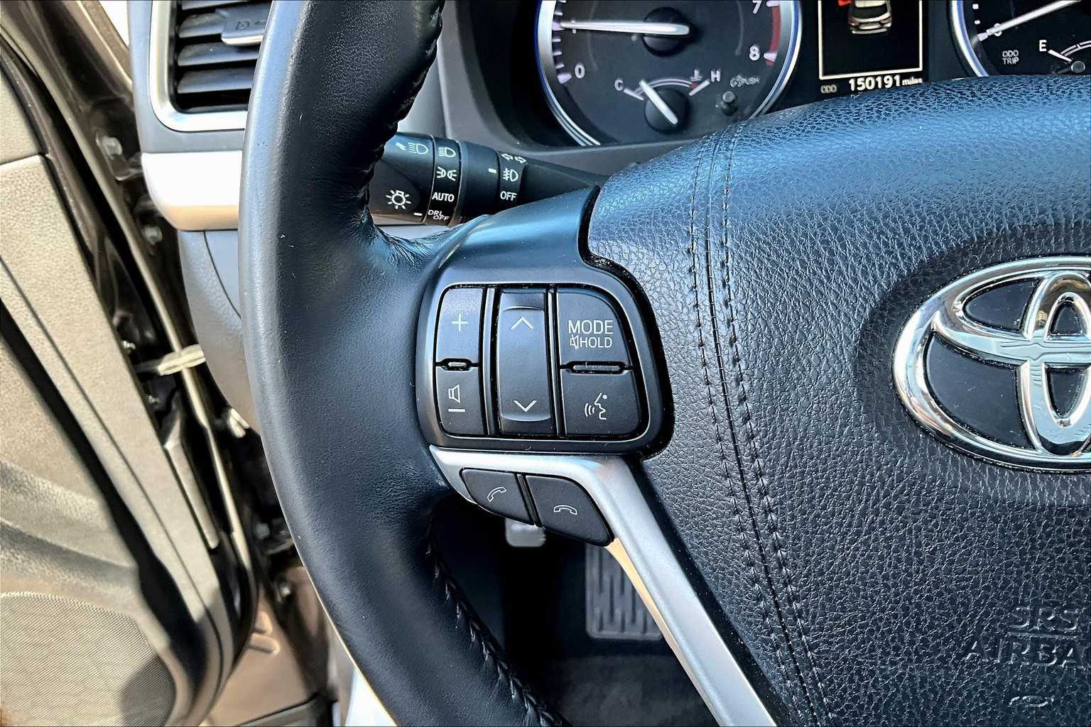 2017 Toyota Highlander SE photo 19