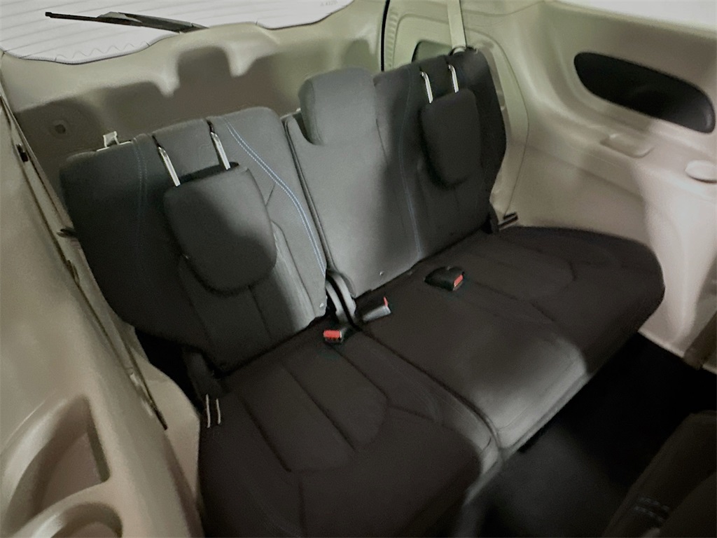 2021 Chrysler Pacifica Touring photo 6