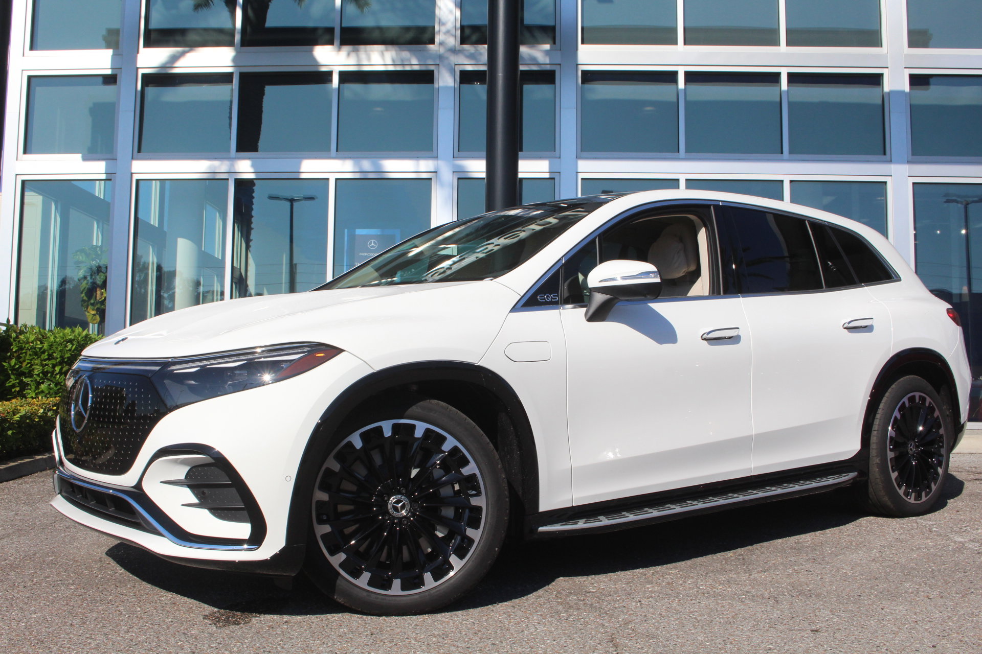 2026 Mercedes Benz EQS SUV 450 4MATIC photo 2