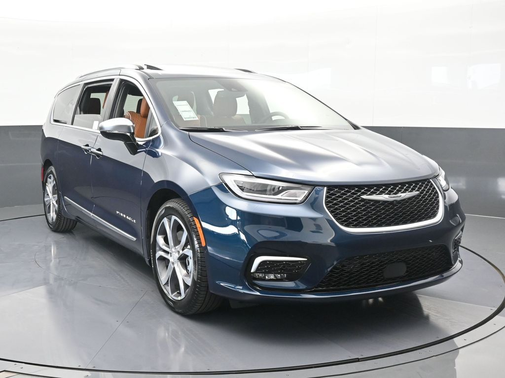 2025 Chrysler Pacifica Pinnacle photo 3