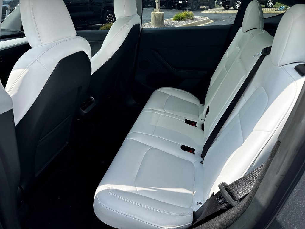 2024 Tesla Model Y Long Range photo 7