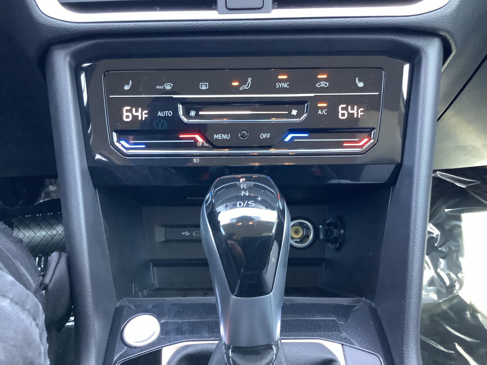 2025 Volkswagen Taos SE photo 16