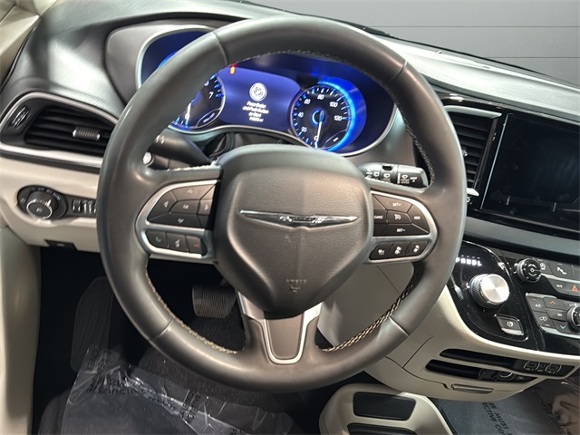 2022 Chrysler Pacifica Touring L photo 22