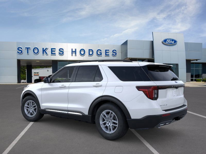 2025 Ford Explorer photo 2