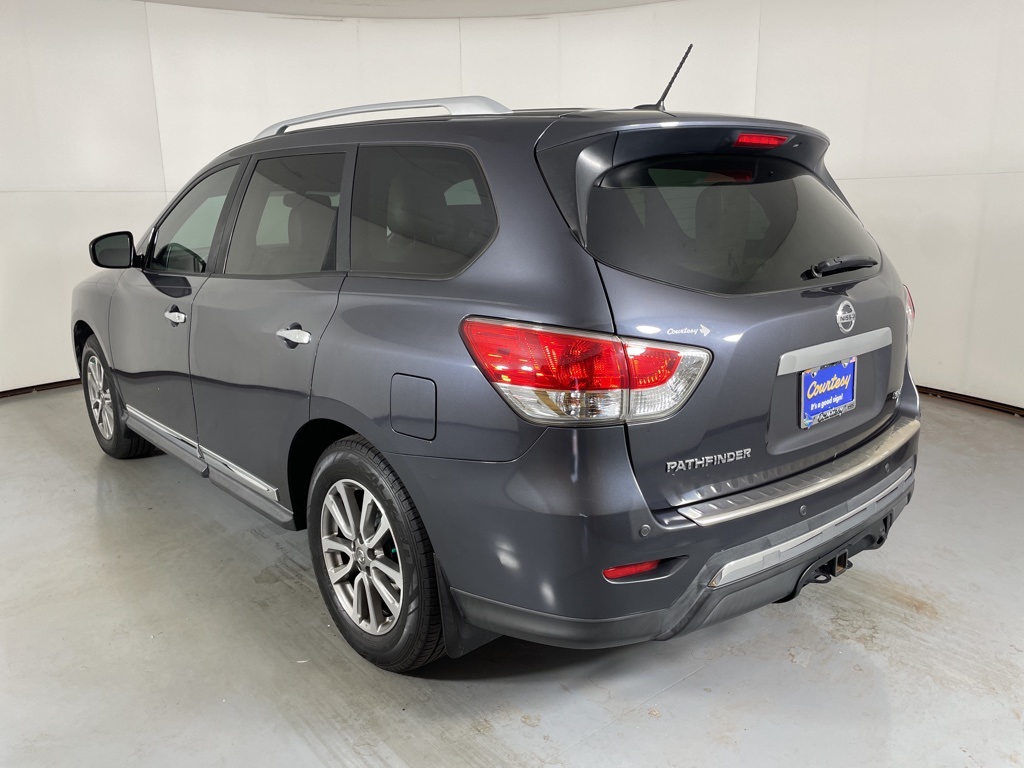 2014 Nissan Pathfinder SL photo 5