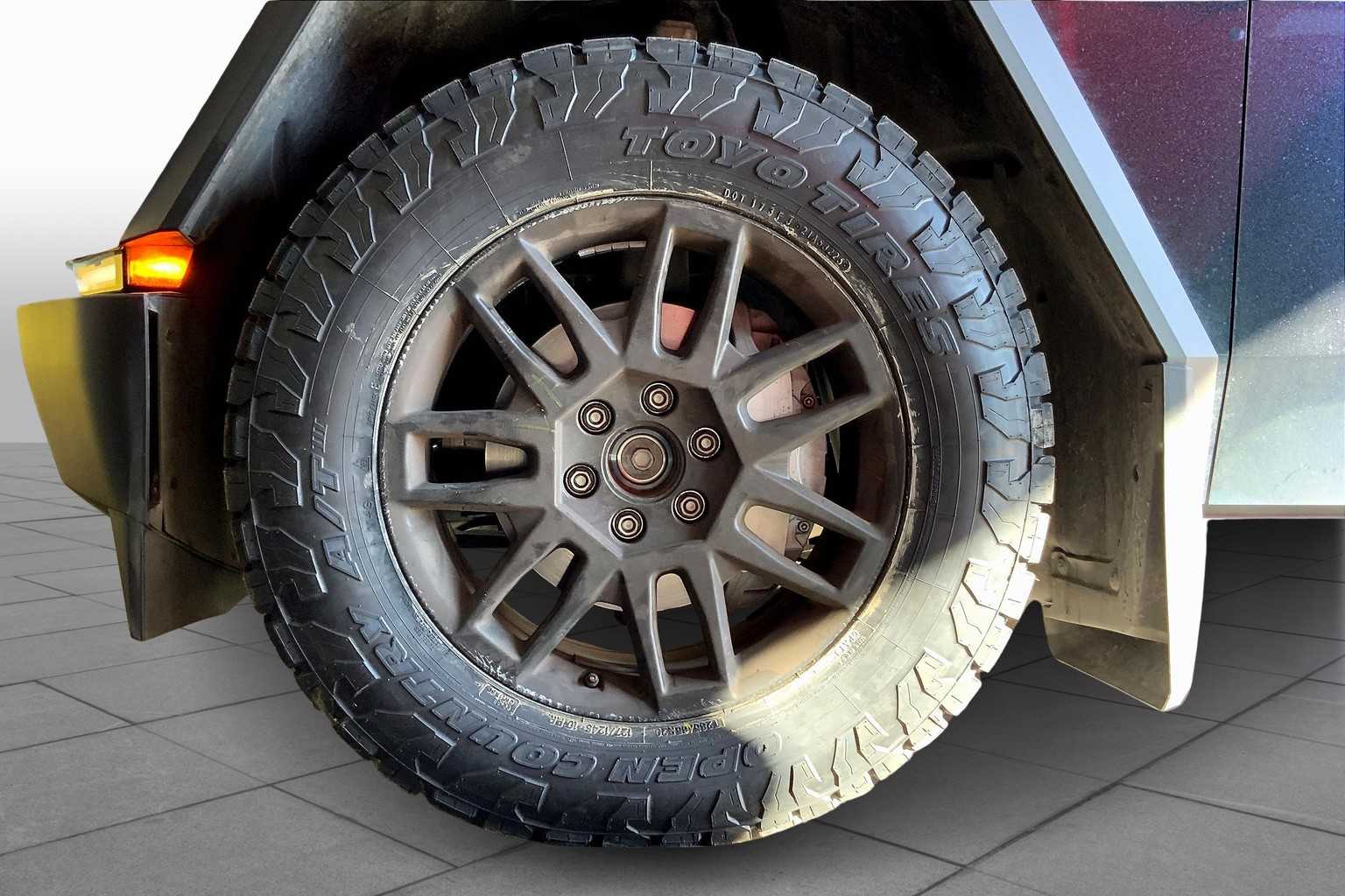 2024 Tesla Cybertruck All-Wheel Drive photo 10