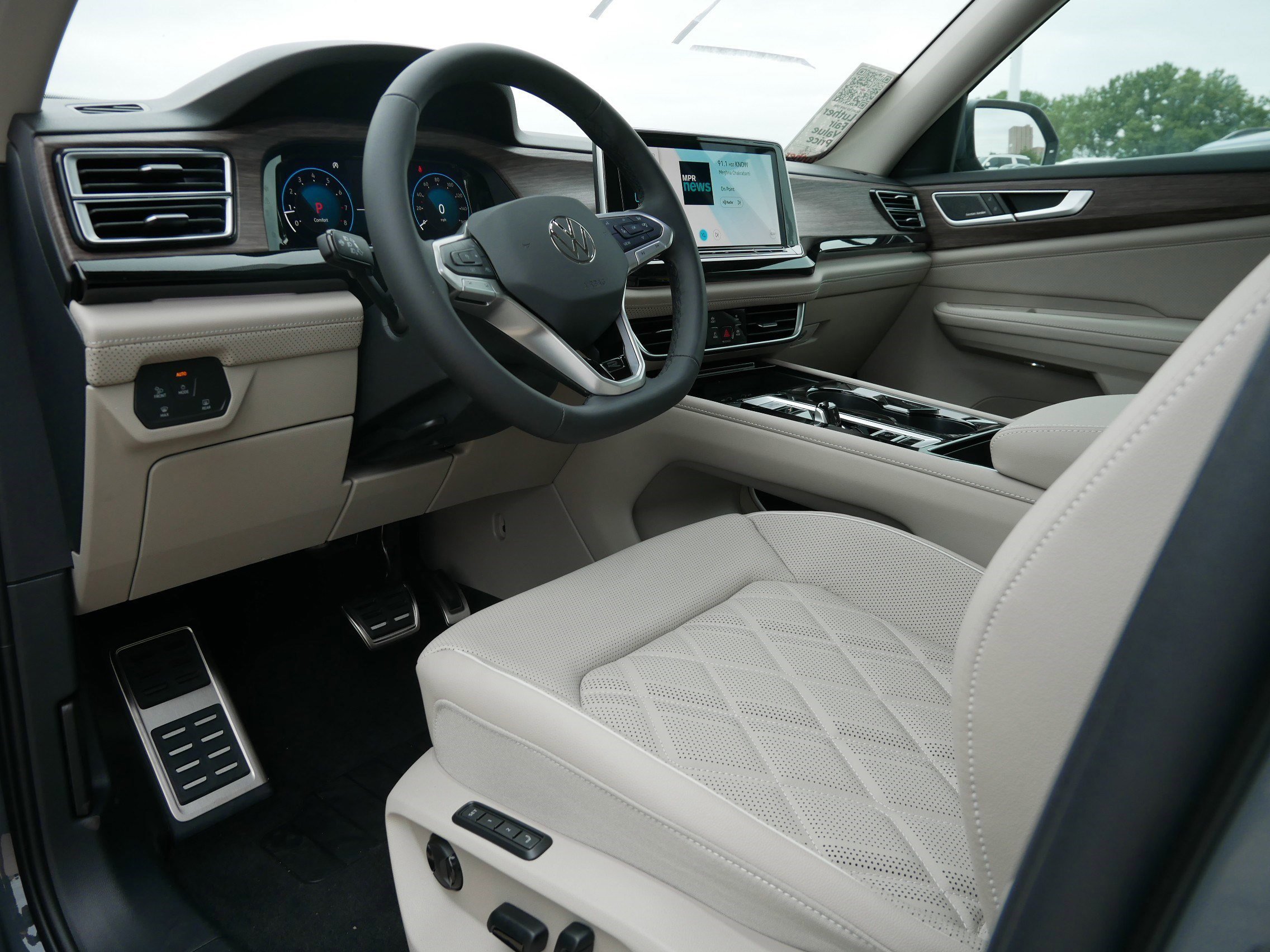 2026 Volkswagen Atlas SEL Premium R-Line photo 3