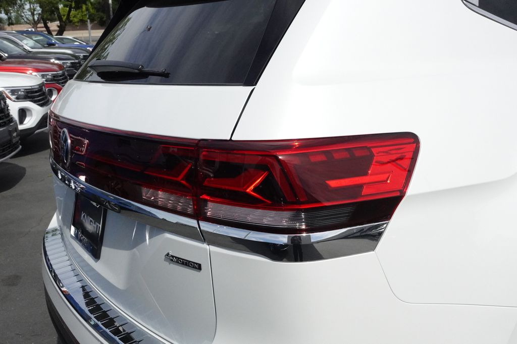 2025 Volkswagen Atlas SEL photo 6