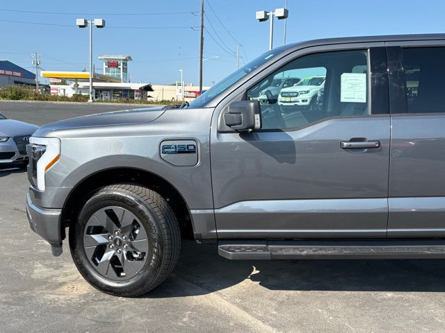 2025 Ford F-150 Lightning photo 11