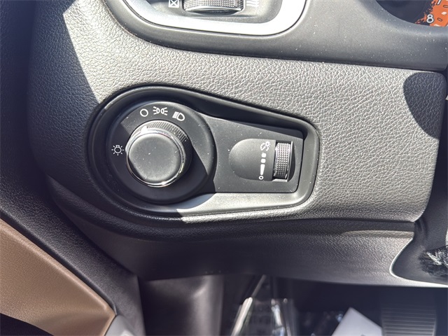 2015 Jeep Renegade Sport photo 24
