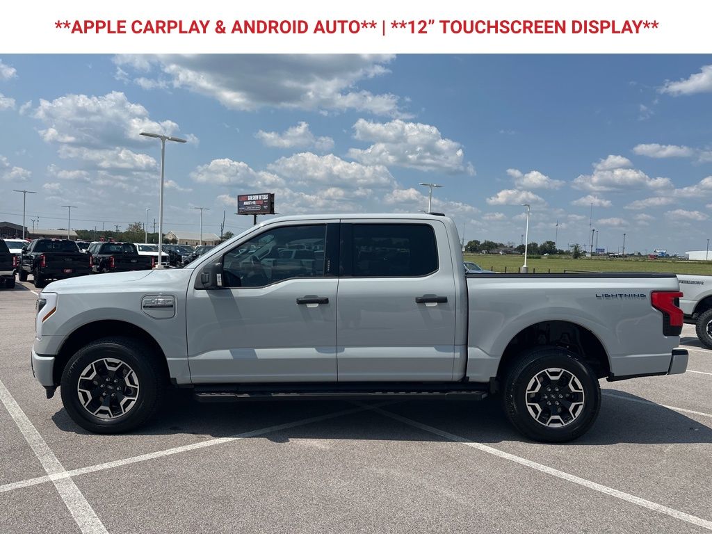 2023 Ford F-150 Lightning XLT photo 4
