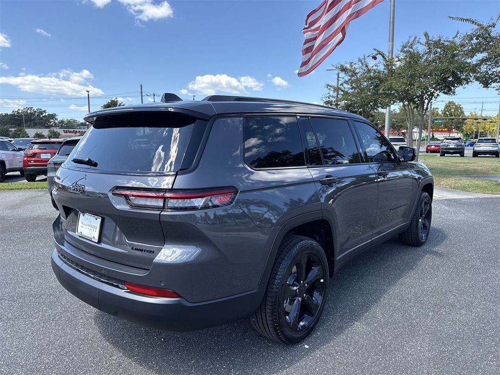 2025 Jeep Grand Cherokee Limited photo 3