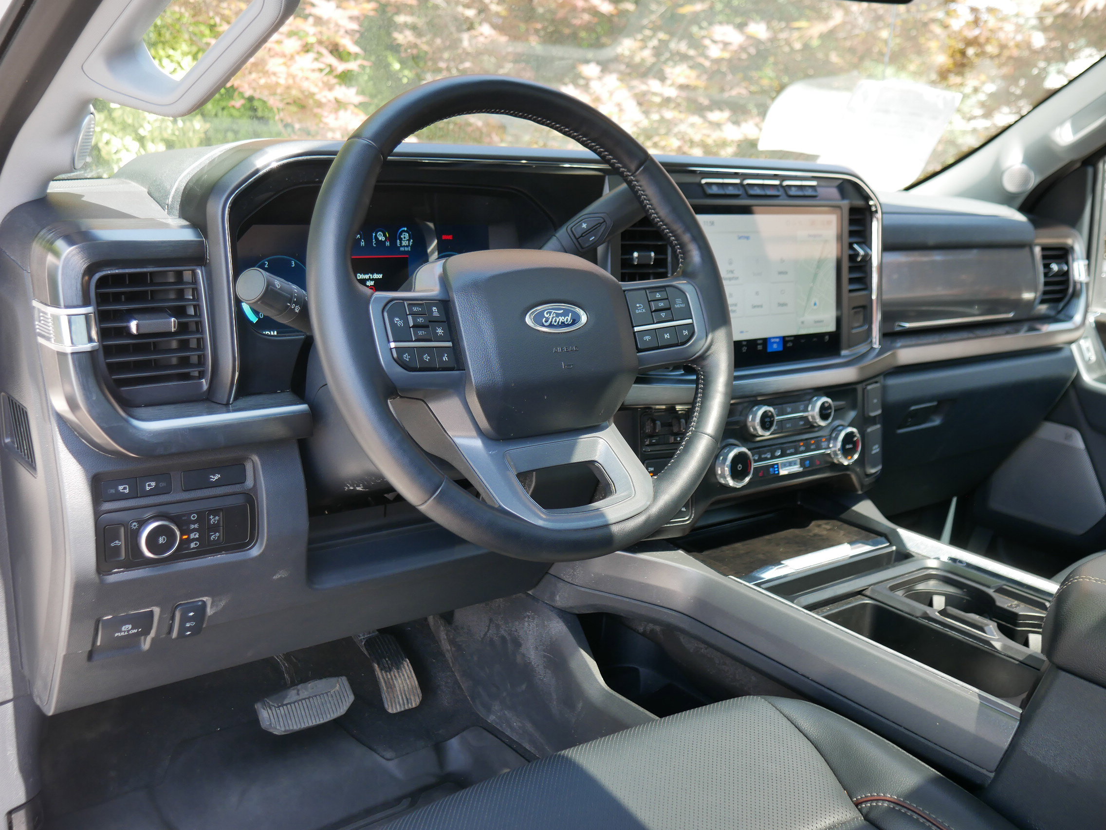 2024 Ford F-350 Lariat photo 3