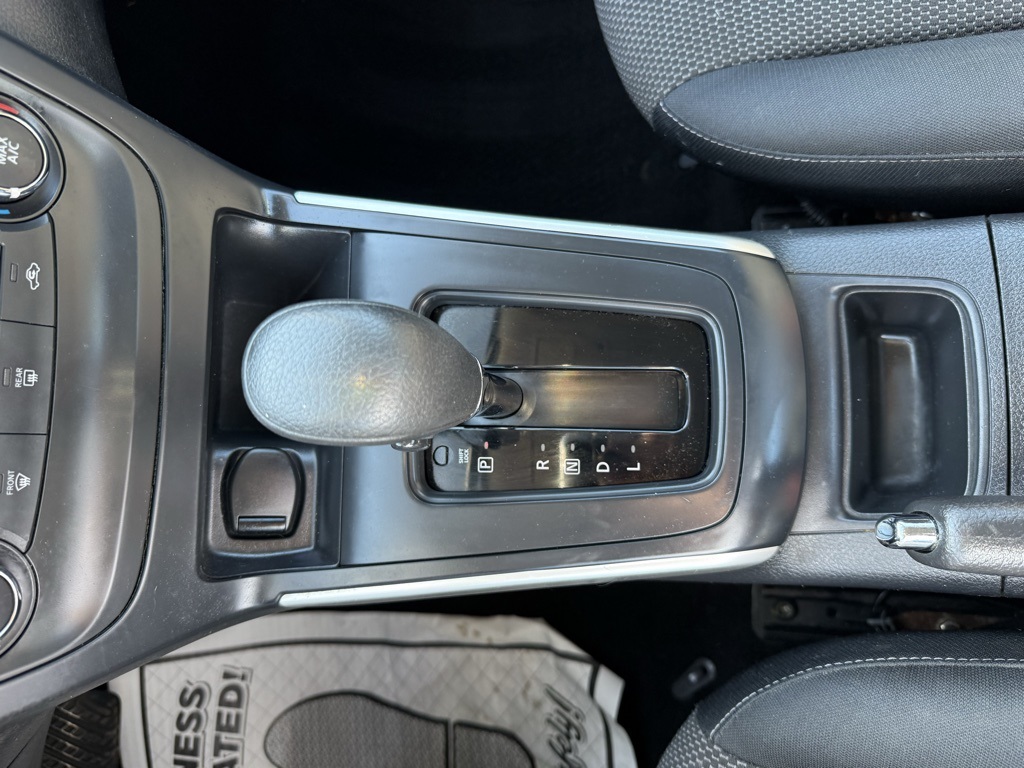 2016 Nissan Sentra S photo 15