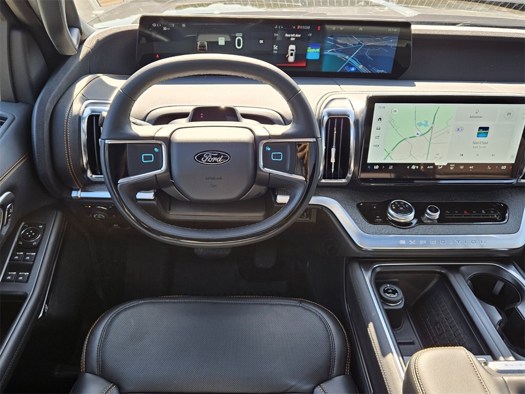 2025 Ford Expedition photo 4