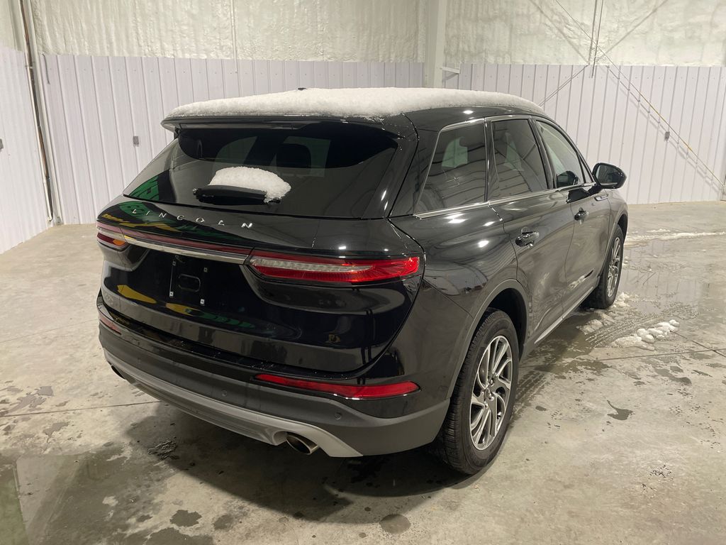 2021 Lincoln Corsair Standard photo 3