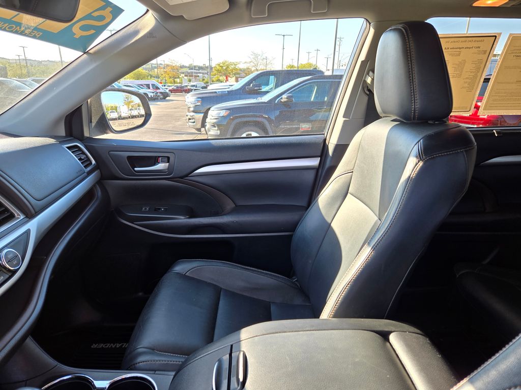 2017 Toyota Highlander SE XLE photo 22