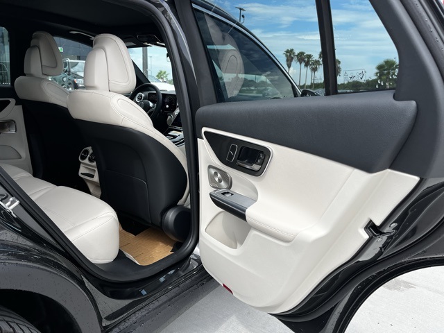 2026 Mercedes Benz GLC 300 photo 18