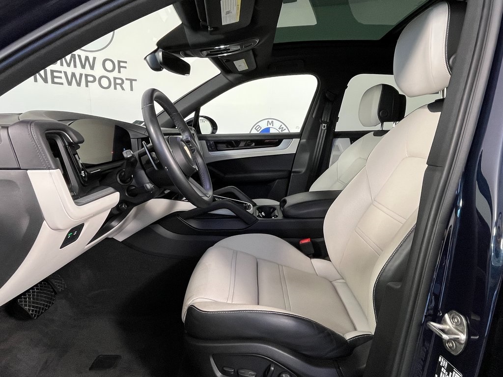 2024 Porsche Cayenne Base photo 15