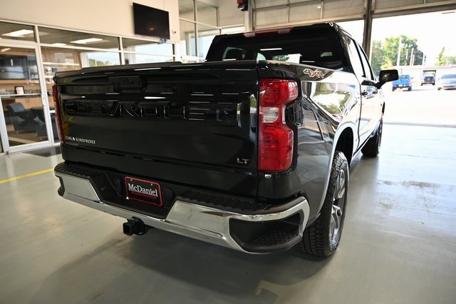 2025 Chevrolet Silverado 1500 LT photo 4