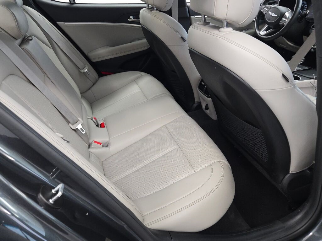 2022 Genesis G70 2.0T photo 10
