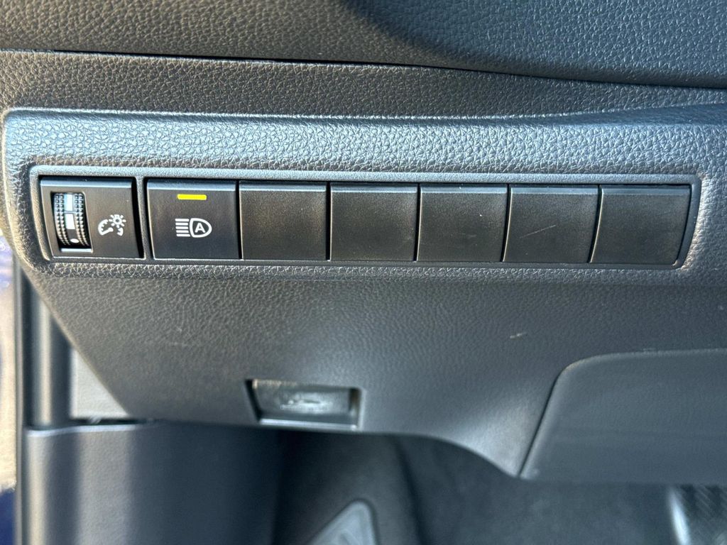 2021 Toyota Corolla SE photo 30