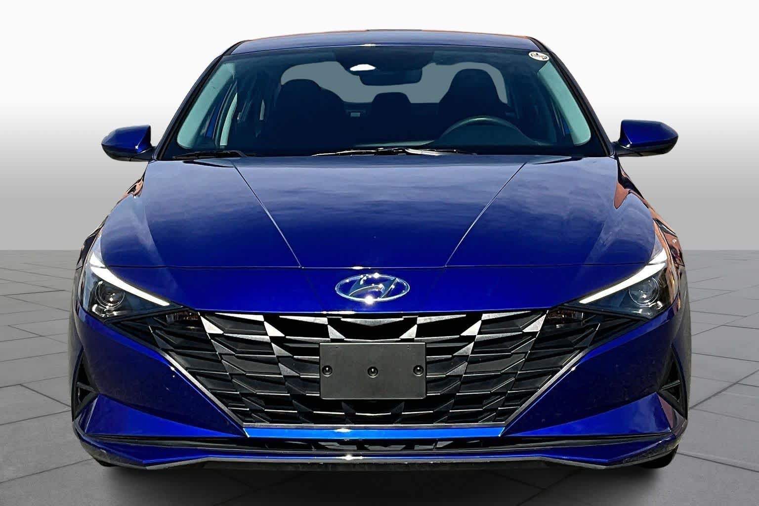 2023 Hyundai Elantra SEL photo 3